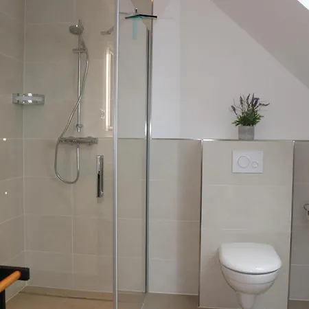 Ellomi - * Klausdorf (Vorpommern-Rugen)